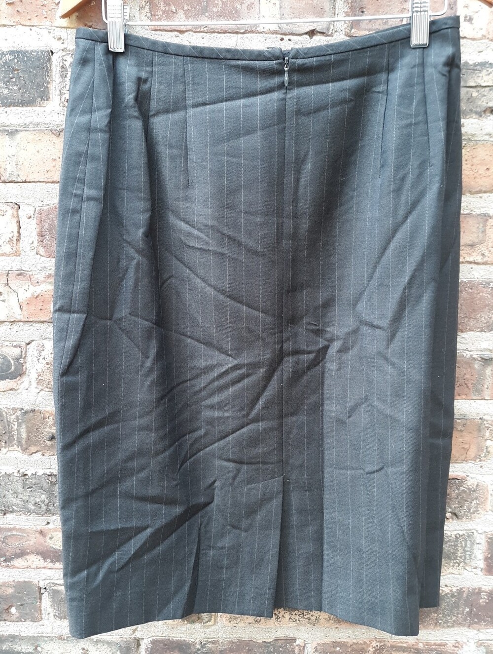 Linda Allard Ellen Tracy Wool Skirt Size 12 Dark Gray Pinstripe Office Flawed